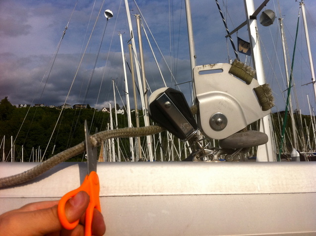 Replacing the outhaul line on our Hunter 320 Sailboat.